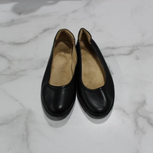 Naturalizer Flexy Black Leather Flats sz 7.5 - Picture 1 of 9
